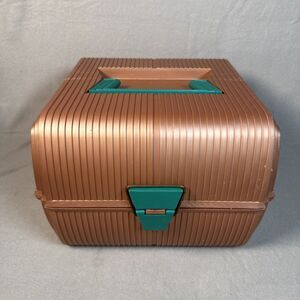 Vtg Sassaby Makeup Train Case Travel Organizer Model 102-18 Hard Harvest Green